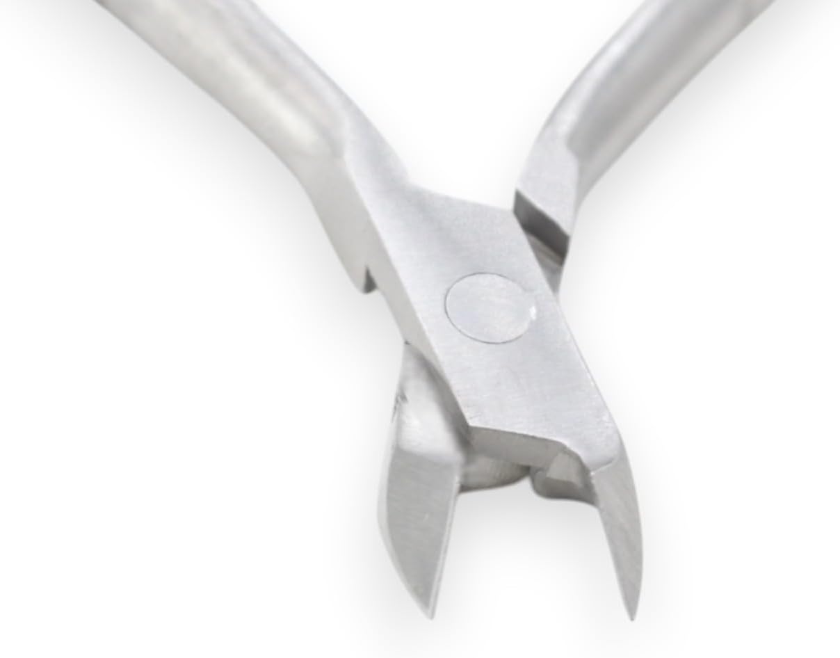 Close-up of La Cross Cuticle Nipper blades showing sharp, diamond-ground edges for clean cuticle trimming