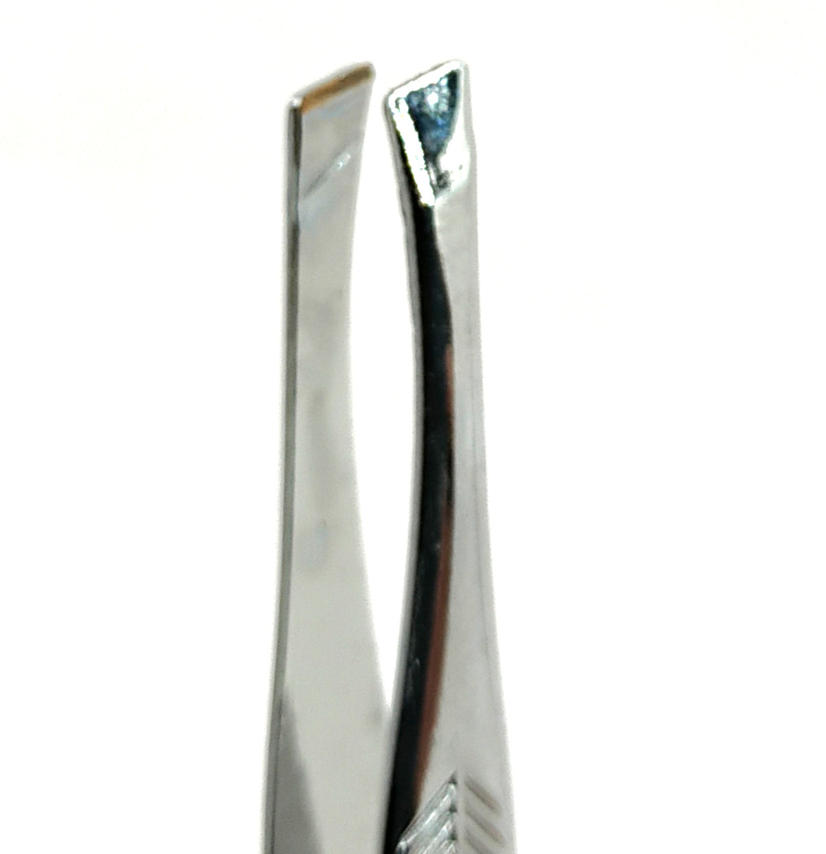 Slant Tip Tweezer – Diamond-Ground Stainless Steel Brow Tweezer