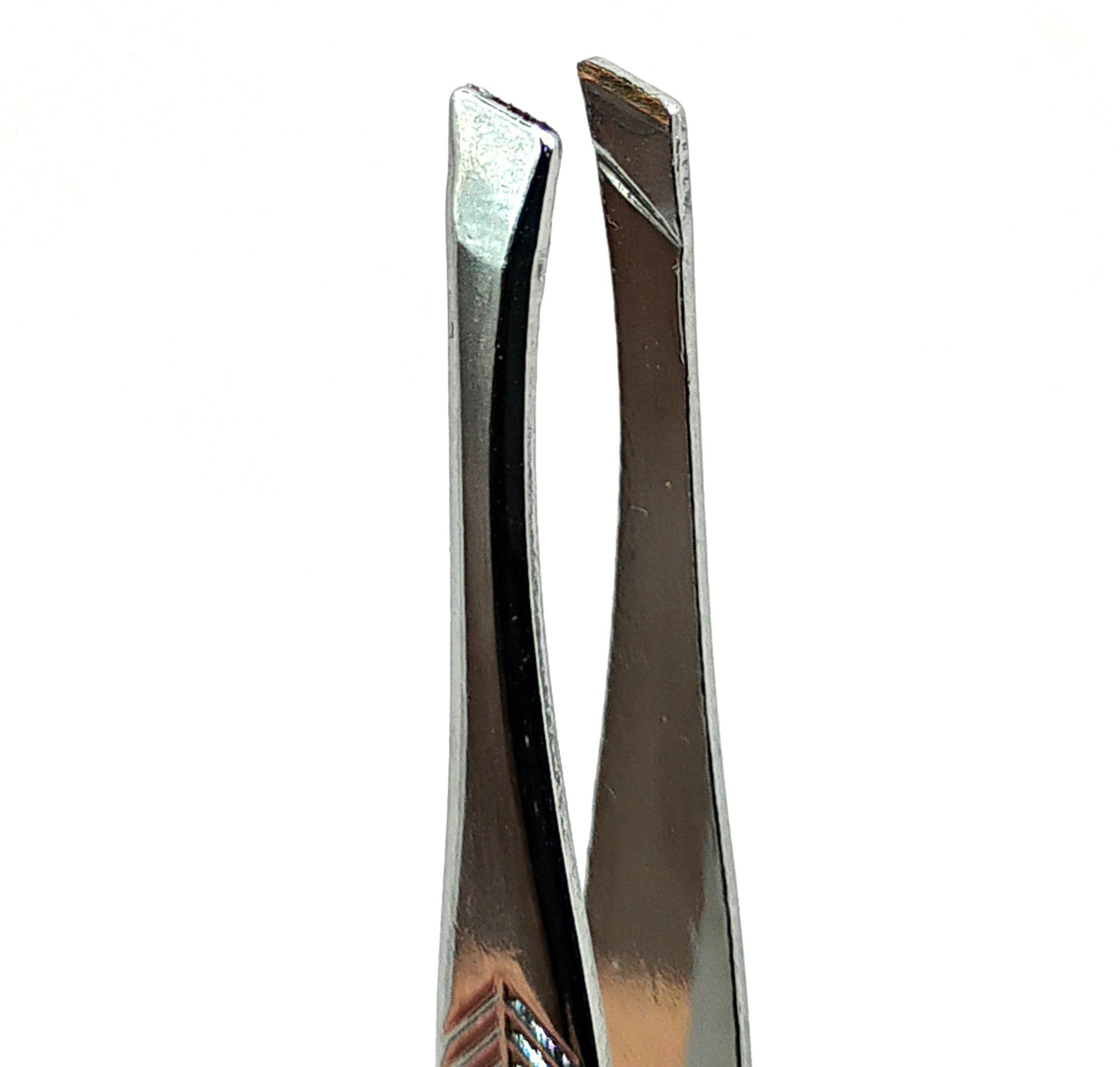 Slant Tip Tweezer – Diamond-Ground Stainless Steel Brow Tweezer