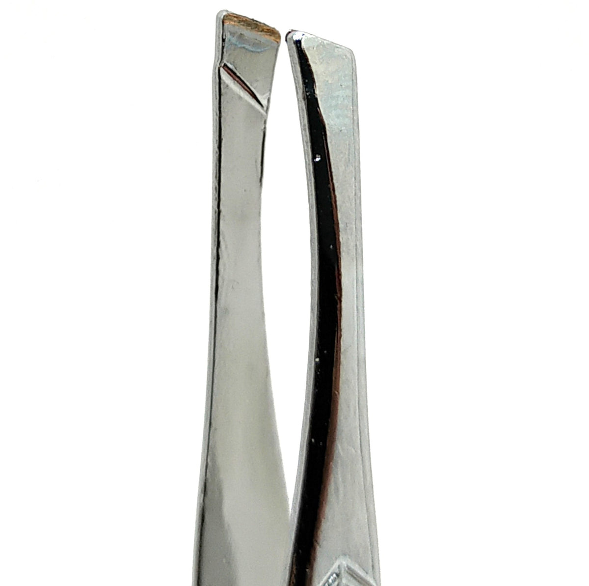 Slant Tip Tweezer – Diamond-Ground Stainless Steel Brow Tweezer