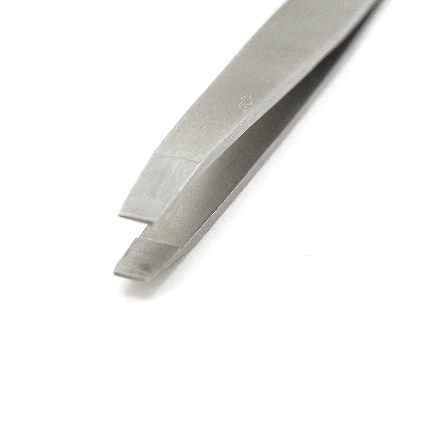 Straight stainless steel tweezer for everyday beauty and grooming